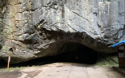 穴小屋洞窟(高梁市・羽山渓)
