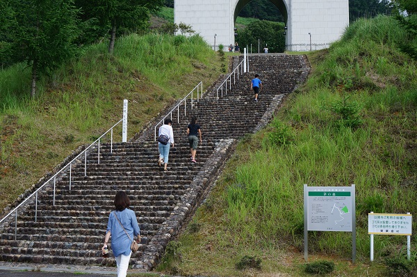 ベルピール自然公園 ― 日本最大級の愛の鐘が響く標高865mの公園
