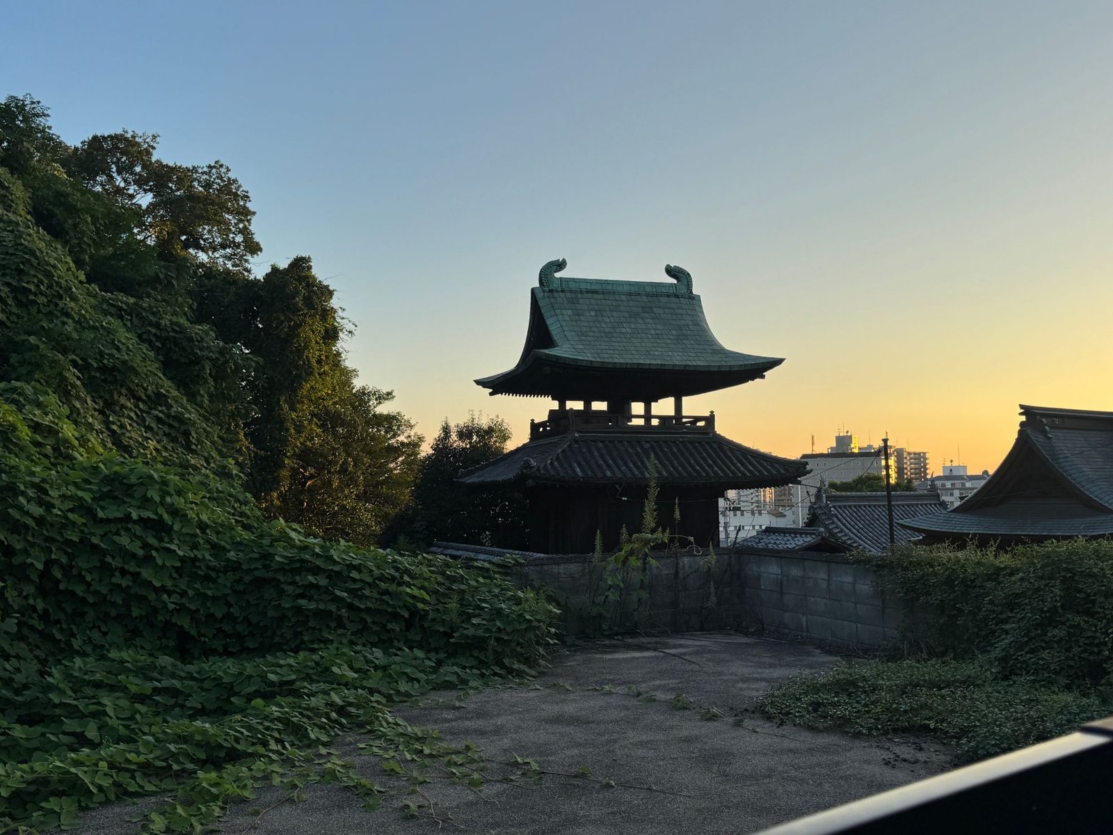 鶴形山(阿智神社)の鐘楼