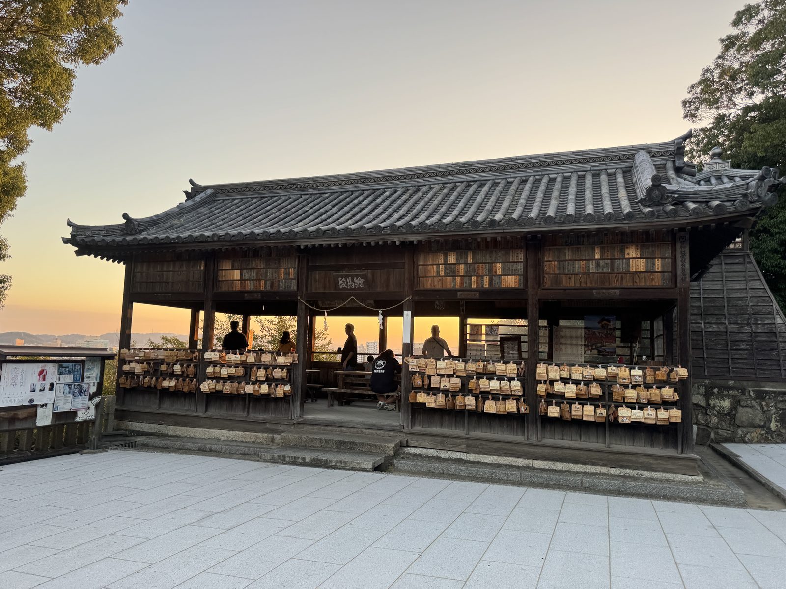阿智神社の絵馬殿
