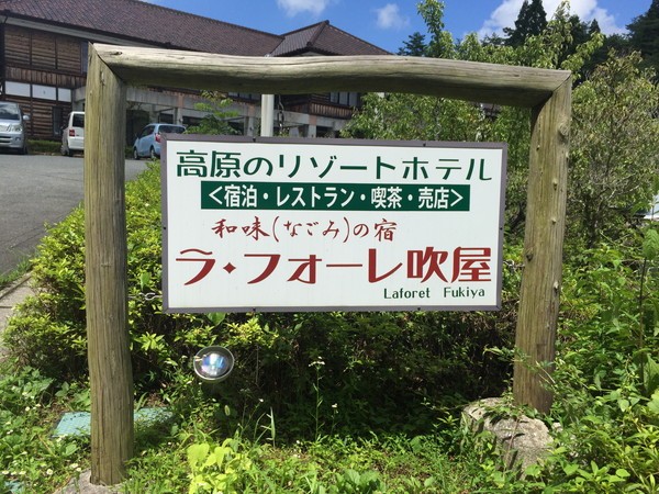 ベンガラ色の町並みの写真