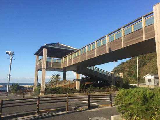 展望台から見る夕日の写真