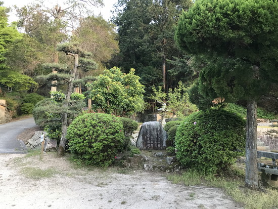 鼻ぐり塚の写真