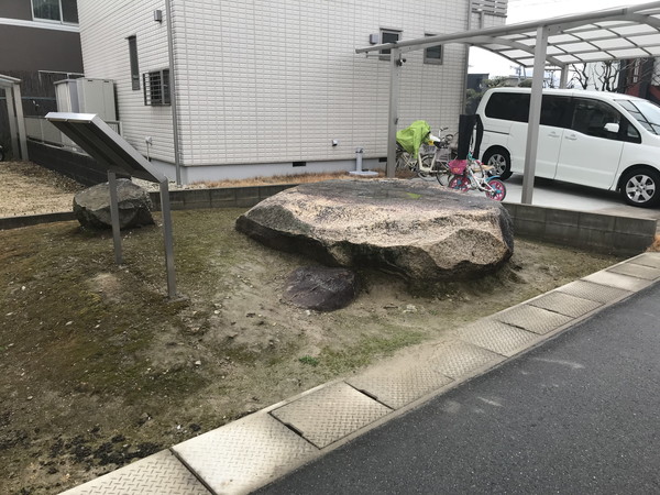 幡多廃寺塔跡の塔心礎の写真