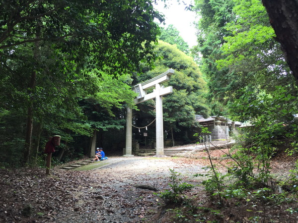 熊山神社 ― 国家泰平・牛馬安全の守護神を祀る、山頂近くの古社