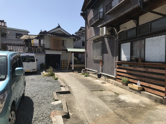 路地の奥にある共同井戸