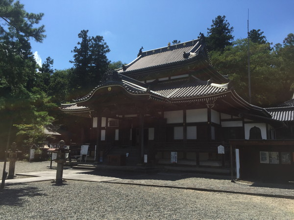 誕生寺 ― 法然上人の生誕地、静かな参道を歩く