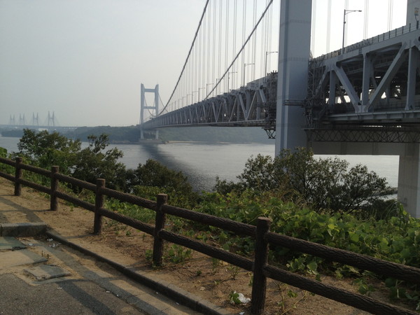鷲羽山から望む瀬戸大橋